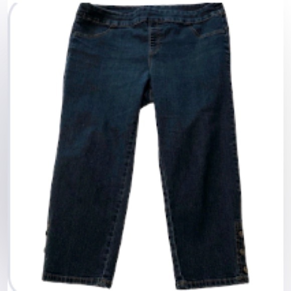 XL Dark Wash Denim Capris with Leg accent - Picture 1 of 7